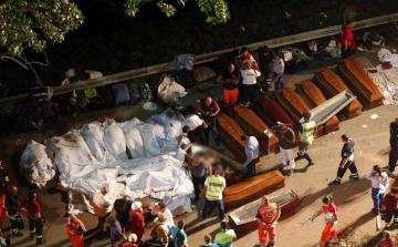 Horrorfilmre emlékeztet a buszbaleset helyszíne