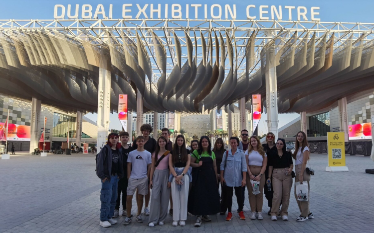 Dubajba repültek a Mórások (VIDEÓ)