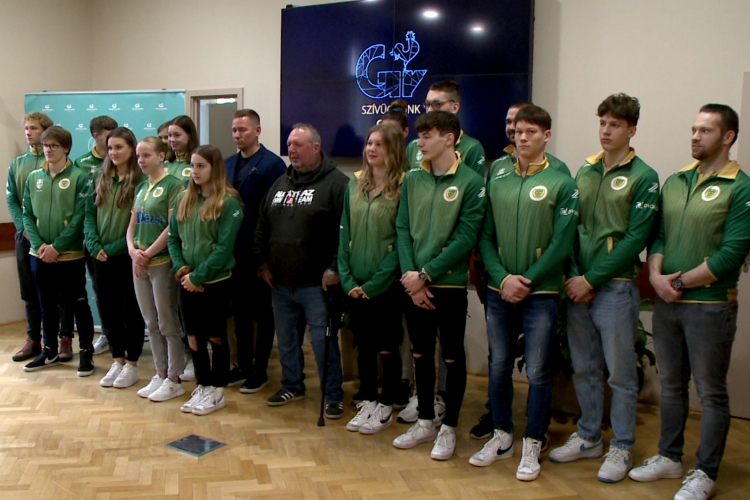 Úszókat köszöntöttek a Városházán