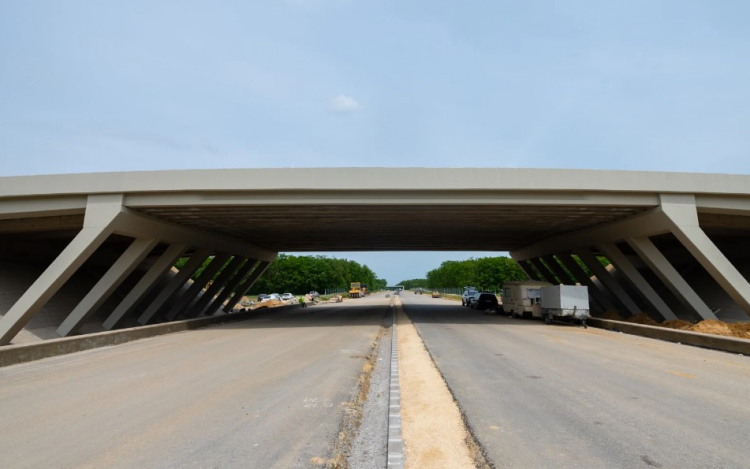 Közel a befejezés a 83-as úton.