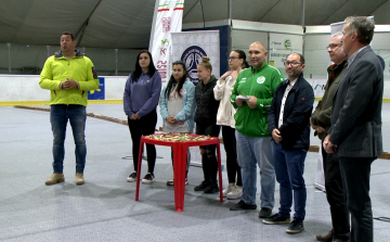 Jeges sportnap a győri jégpályán