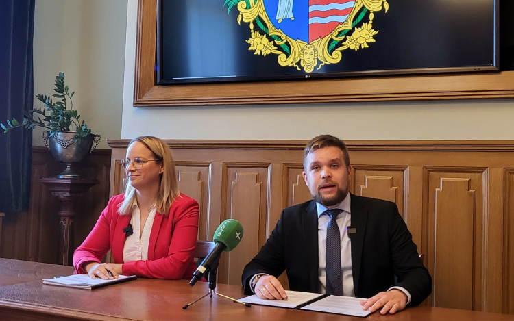 A kormányhivatalhoz és az Alkotmánybírósághoz fordul Pintér Bence a jogköreit csorbító szmsz miatt