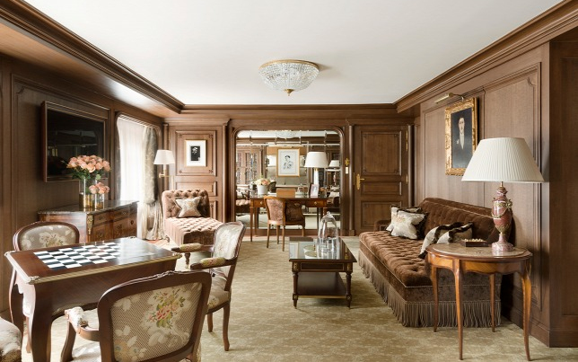 Elárverezik a híres párizsi hotel bútorait