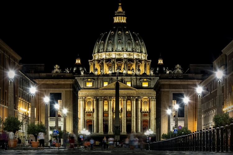 Pénzügyi visszaélés miatt öt személy ellen indult nyomozás a Vatikánban 