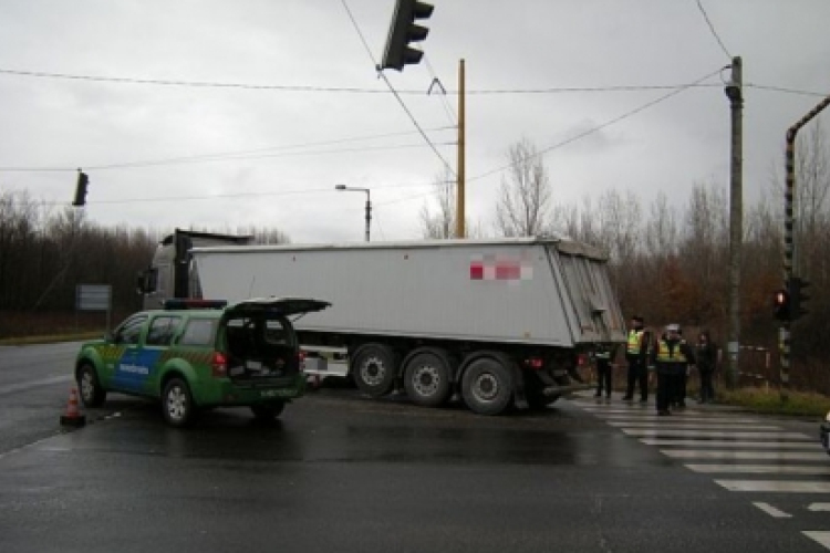  Vádemelési javaslatot tett a rendőrség a kerékpárost elgázoló kamionsofőr ellen