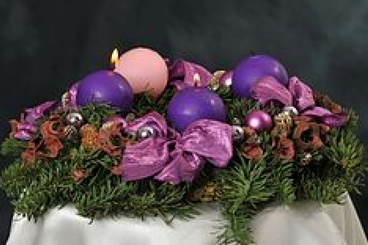 Advent - mit jelképeznek a gyertyák a koszorún?