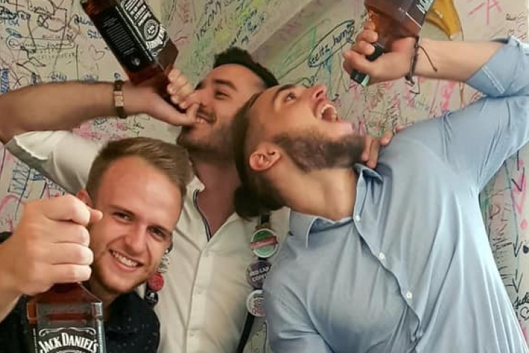 Ilyen még nem volt Győrben- Koktélverseny a Szomszédban