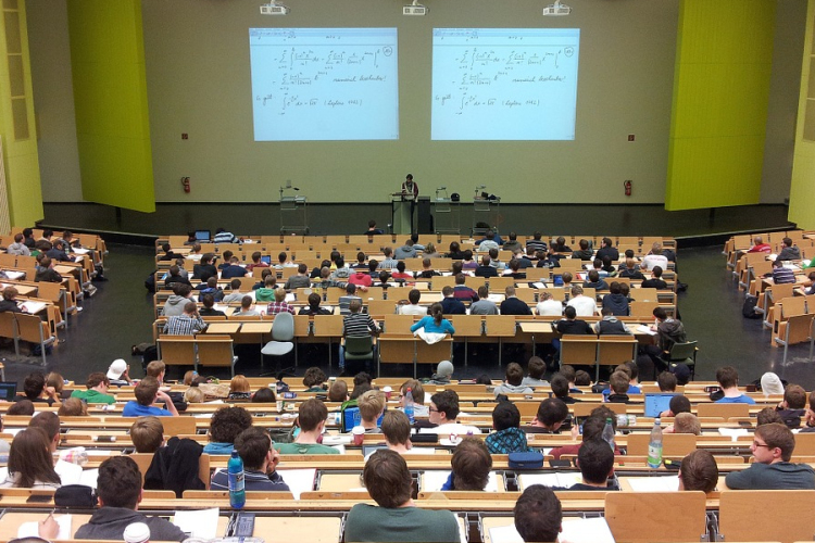 Tovább nőnek az ösztöndíjak a felsőoktatásban