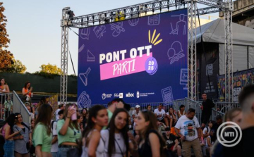 KIM: minden eddiginél többen jelentkeztek a megújult magyar felsőoktatásba