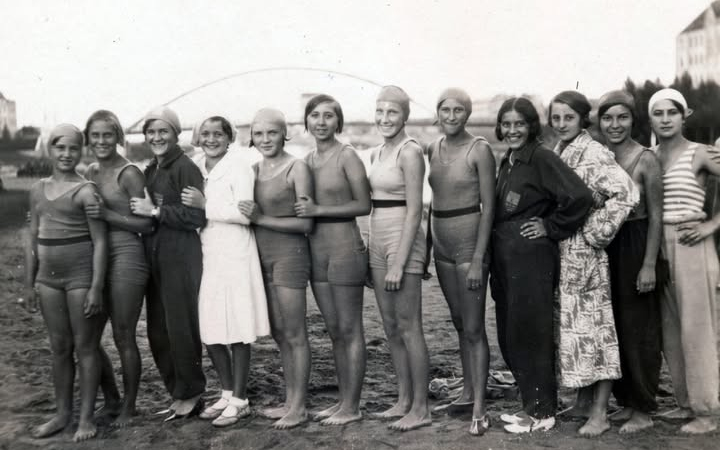 95 éve adták át a győri uszodát