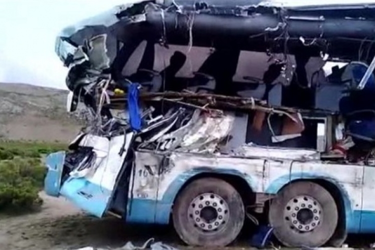 Több mint húsz halálos áldozata van egy bolíviai buszbalesetnek 