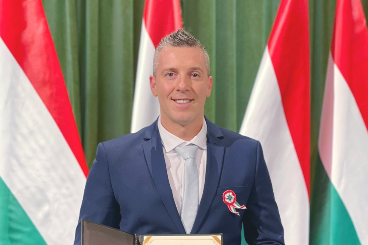 Magyarország Érdemes Művésze díjat kapott Velekei László