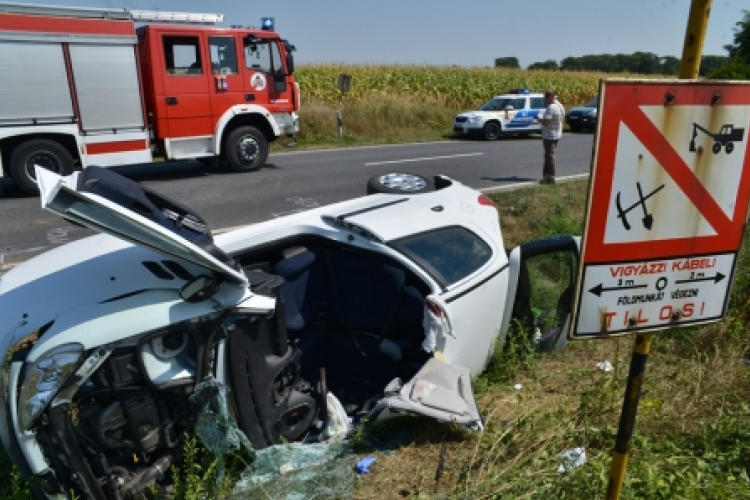 Baleset töltéstavánál - 2 sérült - Frissítve