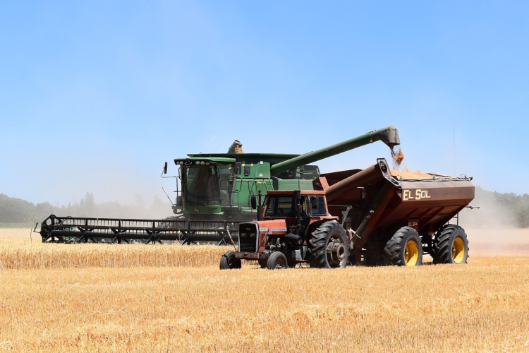 Fokozott figyelemmel vezessenek a járművezetők az aratások miatt
