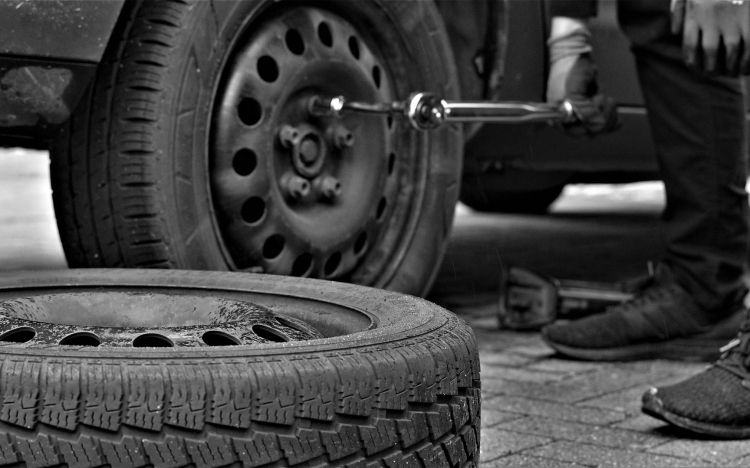 Ingázók figyelem! Már csak téli gumival lehet közlekedni Ausztriában