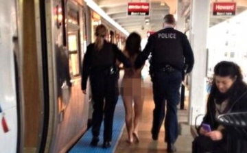 Ledöbbentek az utasok - Meztelen nő a metrón 