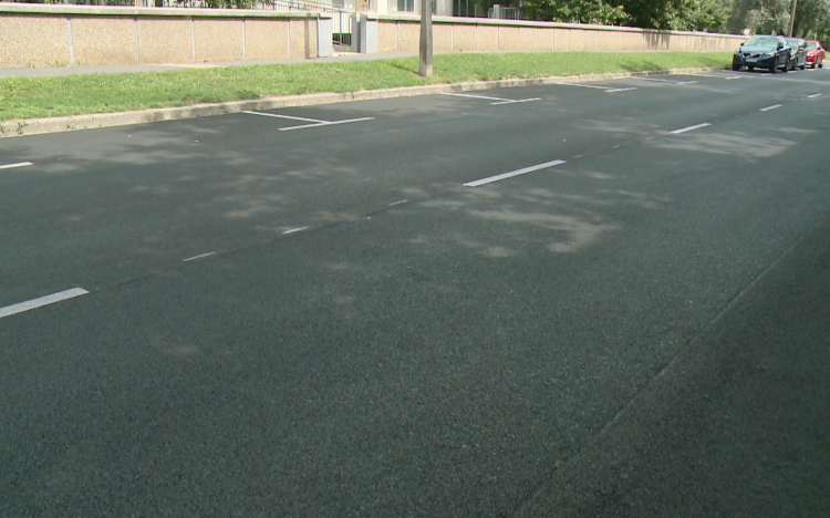 Negyvenéves útburkolat újult meg Győrben