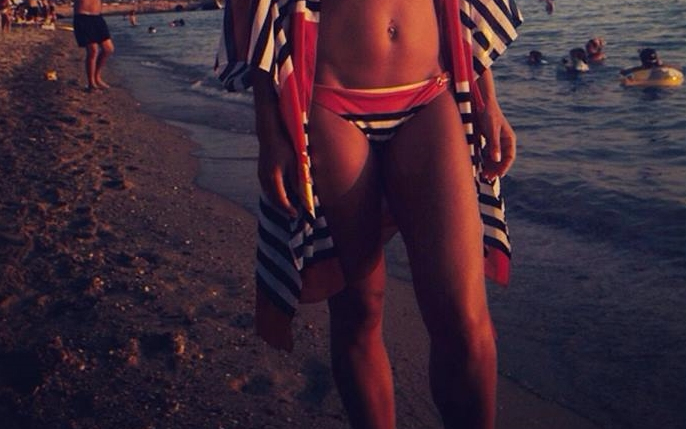 Dundika dögös bikinis fotót posztolt