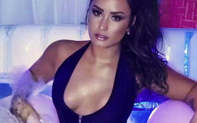 Heroin- túladagolással szállították kórházba az énekesnőt