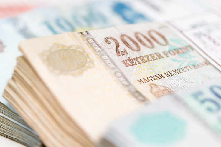 Garantált bérminimumot vezethetnek be a turizmusban