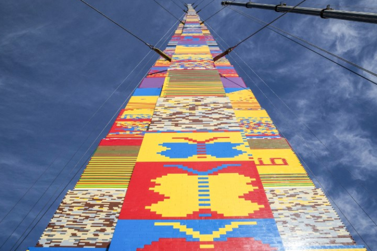 A világ legmagasabb lego-tornyát építették fel Tel-Avivban