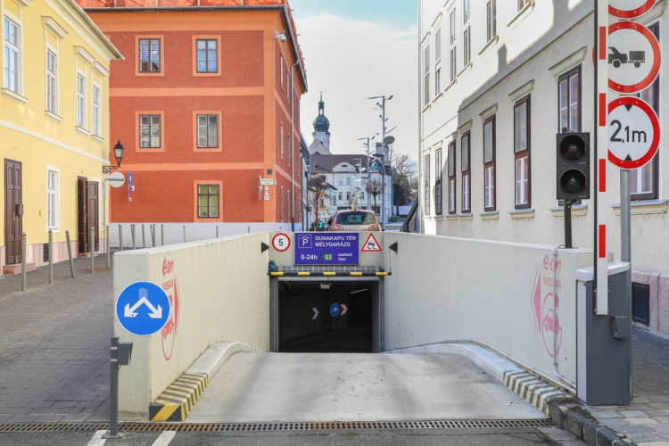 Ezért kellett lezárni a Dunakapu téri mélygarázst