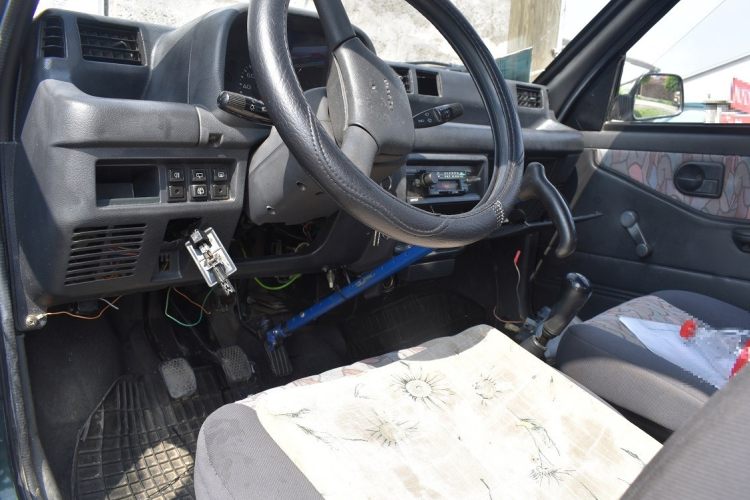 Járóbottal adott gázt, baj lett belőle