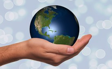 FÖLD ÓRÁJA: KAPCSOLJA LE ÖN IS!