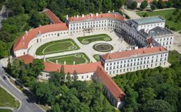 Világhírű zenészek és együttesek lépnek fel az Eszterházi Vigasságokon