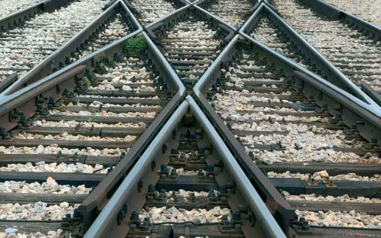 Kődarabok hullottak a sínekre a Déli pályaudvari vasúti alagútnál, késnek a vonatok
