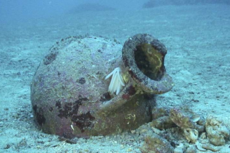 2500 éves amforákat találtak a tengeri régészek a Jón- tengerben