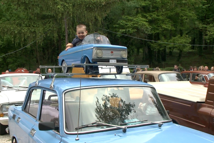 Moszkvicsok lepték el a tényői bunker udvarát