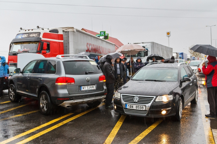 Demonstráció miatt szünetel a forgalom a záhonyi határállomás ukrán oldalán