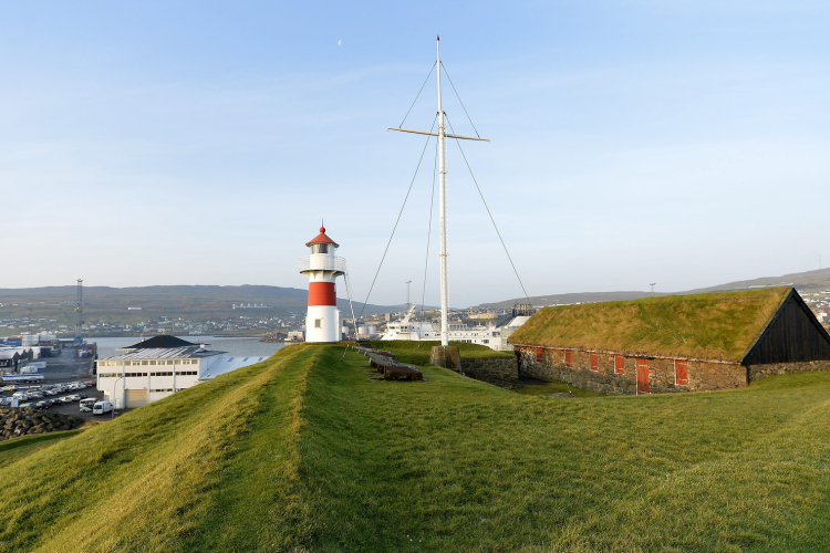 Bezár a Feröer- szigetek a turisták előtt
