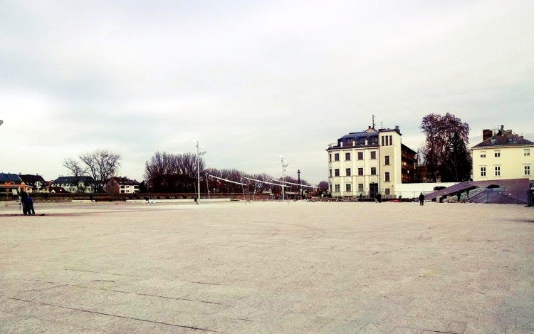 Újra sétálgathatunk a Dunakapu téren 