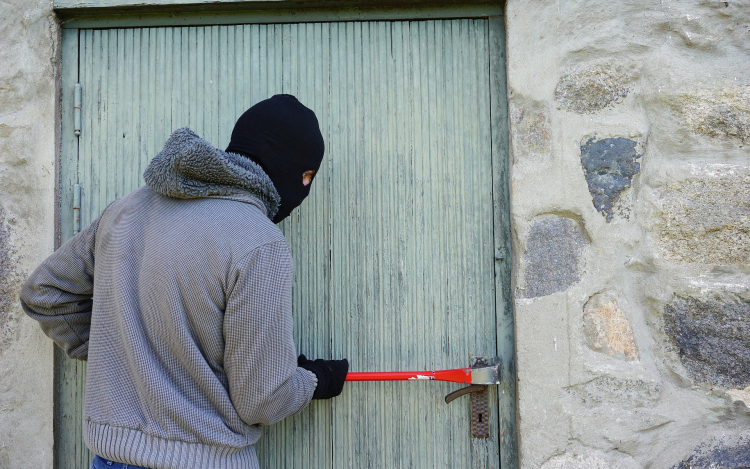 Vádat emeltek a sorozatbetörő ellen