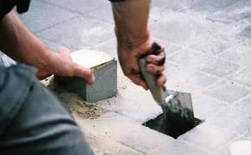 Hat városban helyeznek el botlatóköveket a holokauszt áldozatainak emlékére 