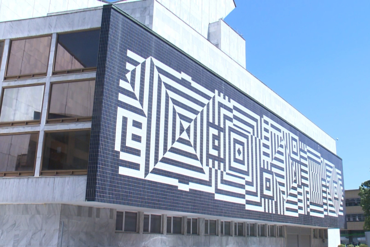 Elhárítják a balesetveszélyt a győri színháznál