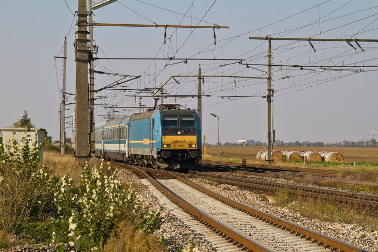 Tavaszi utómunkálatokkal folytatódik a győri fővonal felújítása