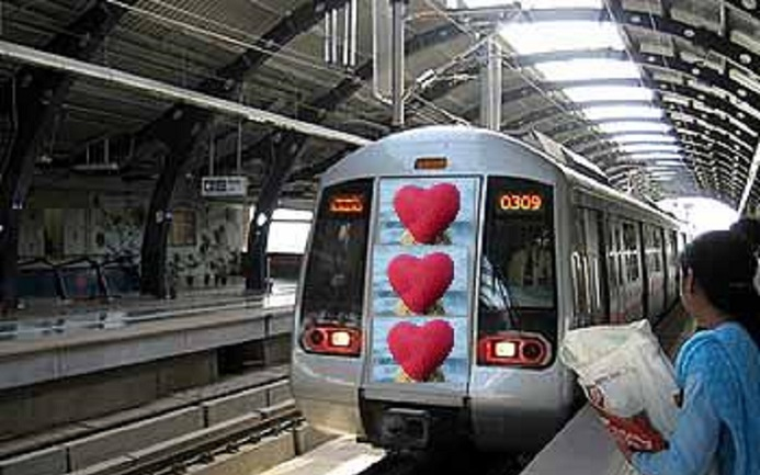 Két legyet egy csapásra! Társkereső vagon a villamoson