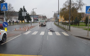 Biciklis ütött el egy autót Kapuváron 