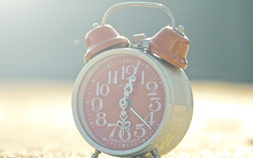 Vasárnap kezdődik a nyári időszámítás