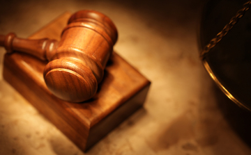 Hamis kárbejelentést, vádemeléssel díjazták 