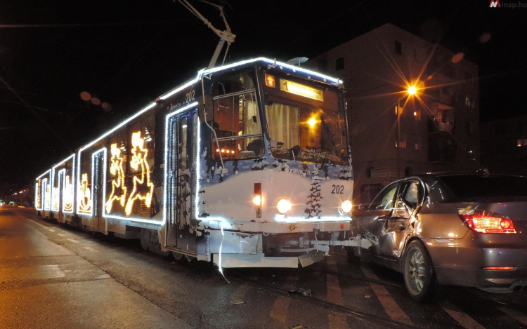 Karambolozott a miskolci adventi villamos