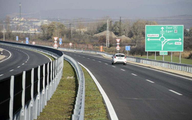 Átadták az M25-ös autópálya egyik szakaszát 