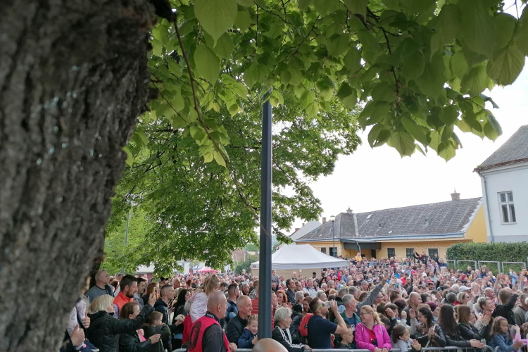 Akkora volt a késés, hogy Pannonhalma felmondta a szerződést