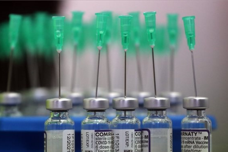 A fertőzöttek száma 419,6 millió, a halálos áldozatoké 5,861 millió a világon