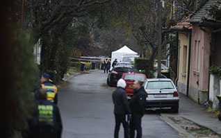 Fának csapódott, beszorult az autóba a sofőr Hódmezővásárhelynél