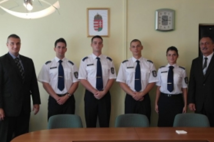 Fiatal rendőrtisztek álltak szolgálatba Győrben