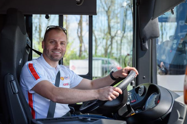 Talmácsi Gábor buszsofőrnek állt  a BUSEXPO-n